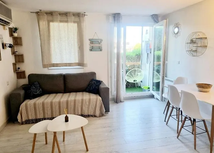 100 M De La - Les Cigales De - - Parking Appartement Le Grau-du-Roi