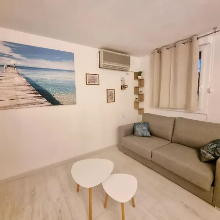 100 M De La - Les Cigales De - - Parking Apartment *
