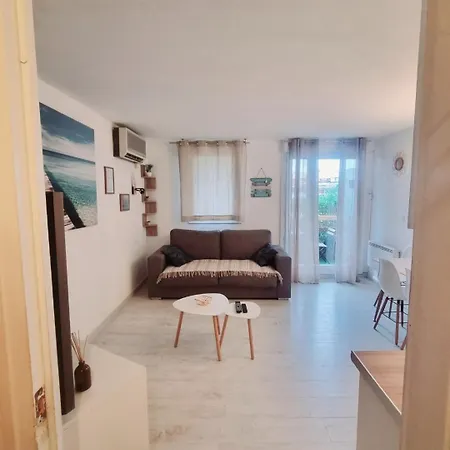 100 M De La - Les Cigales De - - Parking Daire Le Grau-du-Roi