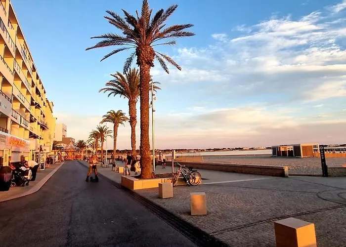 100 M De La - Les Cigales De - - Parking *