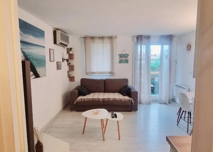 100 M De La - Les Cigales De - - Parking Lejlighed Le Grau-du-Roi